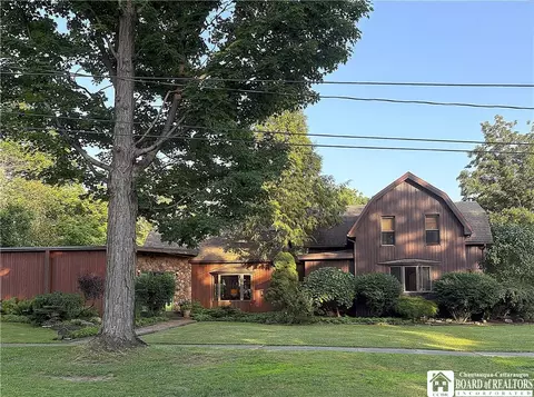 24 W 2nd St, Westfield, NY 14787