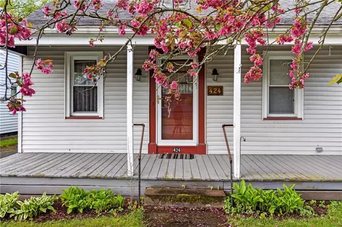 424 W Spruce St, East Rochester, NY 14445