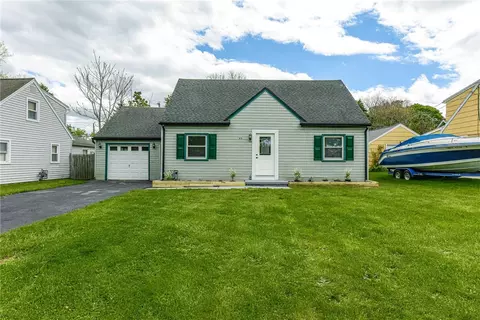 40 Mac Arthur Rd, Greece, NY 14615
