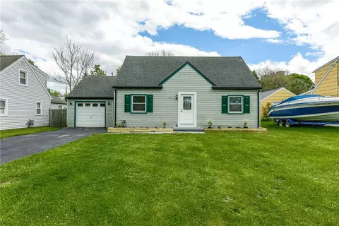 40 Mac Arthur Rd, Greece, NY 14615