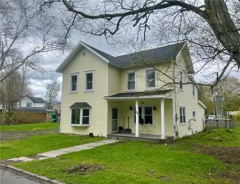 20 Maple St, Milford, NY 13807