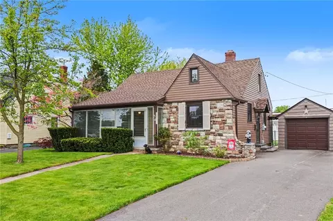 30 Idyllwood Ln, Irondequoit, NY 14617