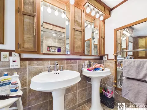 Bath - 1065 Kingston Dr, Olean, NY 14760 photo 2 of 3