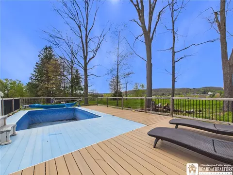 Exterior - 1065 Kingston Dr, Olean, NY 14760 photo 4 of 14