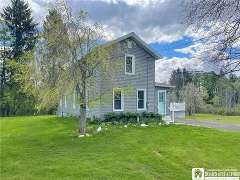 1468 Shadyside Rd, Busti, NY 14750
