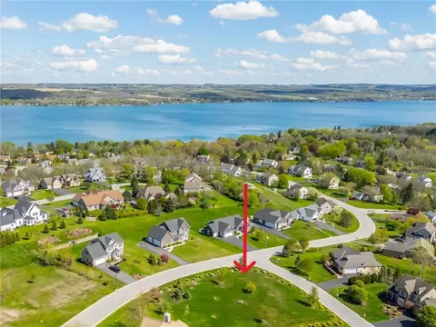 4996 Crescent Cir, Canandaigua Town, NY 14424