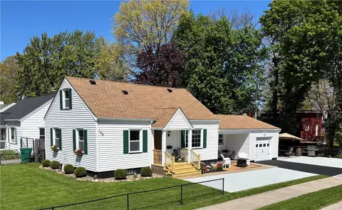 144 Dorsey Rd, Greece, NY 14616