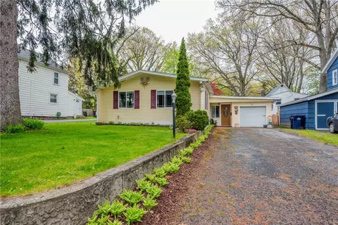 51 Fawn St, Irondequoit, NY 14622