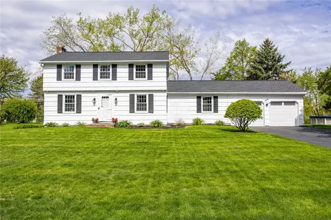 260 Viennawood Dr, Rochester, NY 14618