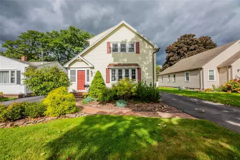 92 Armstrong Ave, Irondequoit, NY 14617