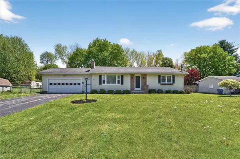 11 Drumlin Dr, Macedon, NY 14502