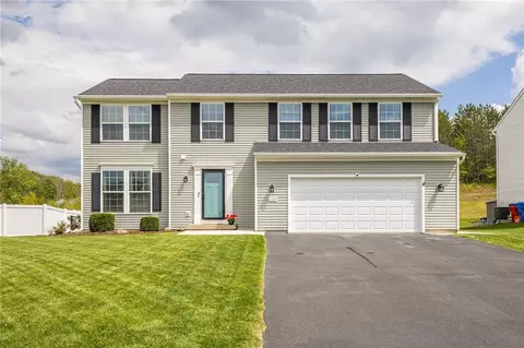 1103 Harlowe Ln, Farmington, NY 14425