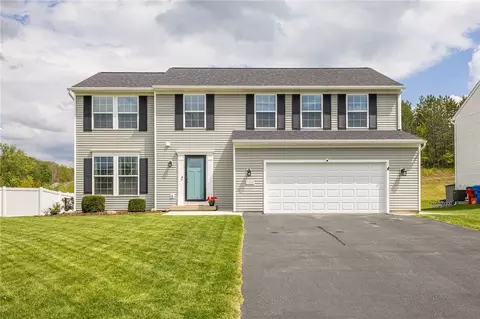 1103 Harlowe Ln, Farmington, NY 14425