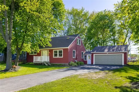 92 Coldwater Rd, Gates, NY 14624
