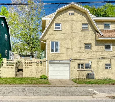 15 Woodneath Cres, East Rochester, NY 14445