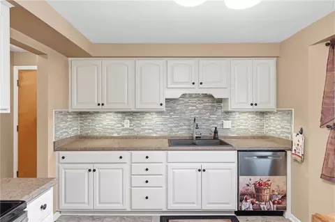 Kitchen - 129 Alhambra Dr, Irondequoit, NY 14622 photo 2 of 3