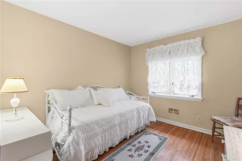 Bedroom - 129 Alhambra Dr, Irondequoit, NY 14622 photo 6 of 7