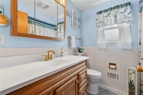 Bath - 129 Alhambra Dr, Irondequoit, NY 14622 photo 1 of 3