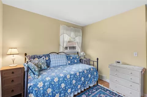 Bedroom - 129 Alhambra Dr, Irondequoit, NY 14622 photo 5 of 7