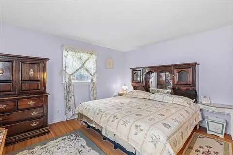 Bedroom - 129 Alhambra Dr, Irondequoit, NY 14622 photo 2 of 7