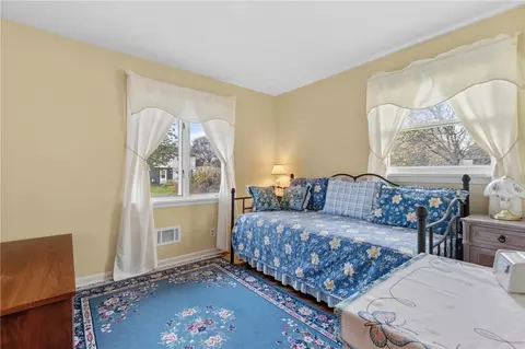 Bedroom - 129 Alhambra Dr, Irondequoit, NY 14622 photo 4 of 7