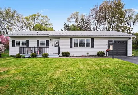 41 Authors Ave, Henrietta, NY 14467