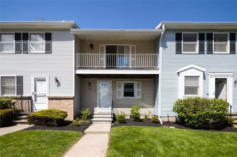 3 Southfield Dr, Webster, NY 14580