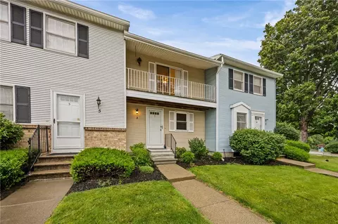 3 Southfield Dr, Webster, NY 14580