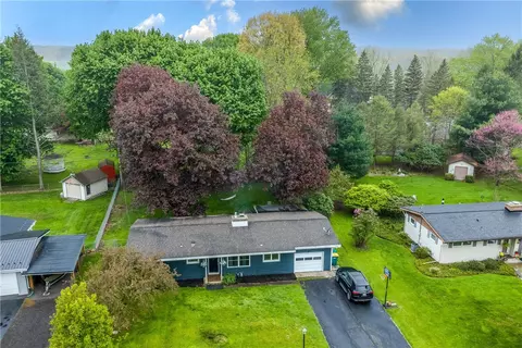 37 White Hill Dr, Rochester, NY 14625