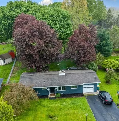 37 White Hill Dr, Rochester, NY 14625