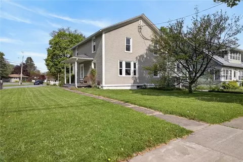 2 Pratt Rd, Manchester, NY 14504