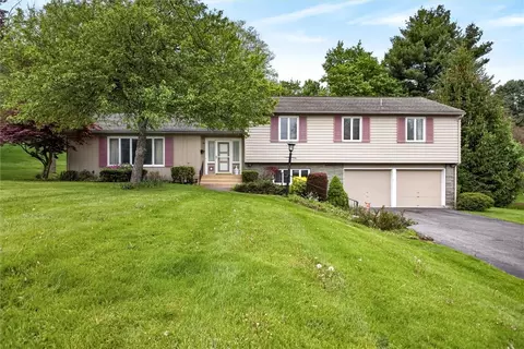 70 William St, Phelps, NY 14532