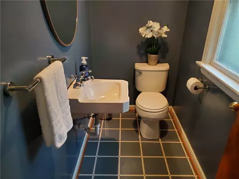 Bath - 125 Sydenham Rd, Irondequoit, NY 14609 photo 4 of 6