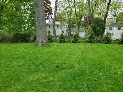 Exterior - 125 Sydenham Rd, Irondequoit, NY 14609 photo 8 of 12