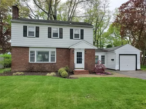 125 Sydenham Rd, Irondequoit, NY 14609