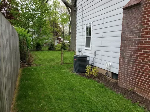 Exterior - 125 Sydenham Rd, Irondequoit, NY 14609 photo 3 of 12