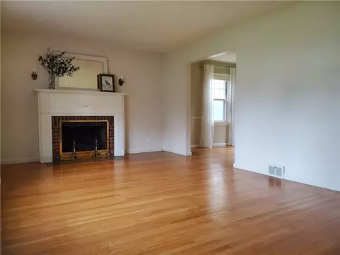 Living - 125 Sydenham Rd, Irondequoit, NY 14609 photo 5 of 8