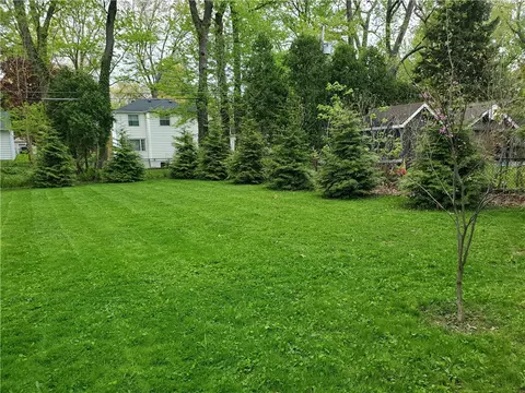 Exterior - 125 Sydenham Rd, Irondequoit, NY 14609 photo 9 of 12