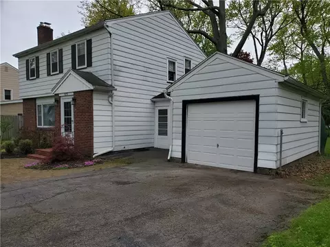 Exterior - 125 Sydenham Rd, Irondequoit, NY 14609 photo 5 of 12