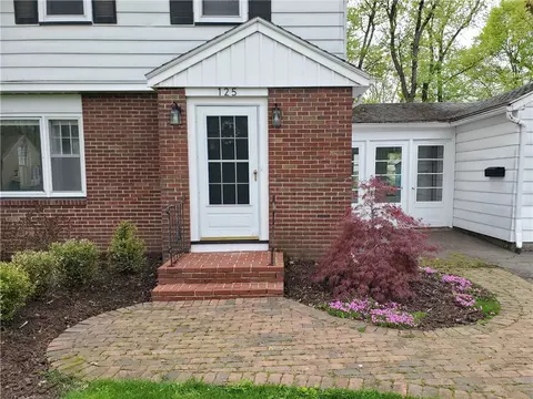 Exterior - 125 Sydenham Rd, Irondequoit, NY 14609 photo 4 of 12
