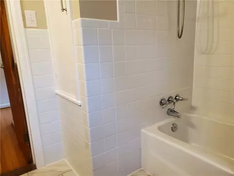 Bath - 125 Sydenham Rd, Irondequoit, NY 14609 photo 3 of 6
