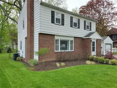 Exterior - 125 Sydenham Rd, Irondequoit, NY 14609 photo 2 of 12