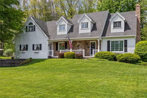 4 Woodbriar Ln, Chili, NY 14624