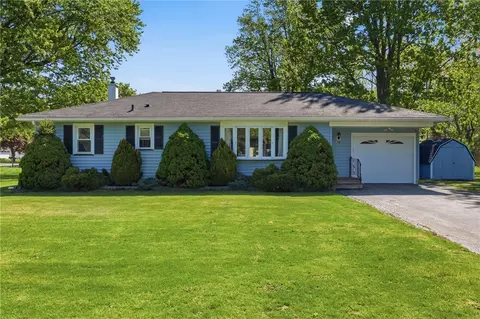 30 Adela Cir, Chili, NY 14624