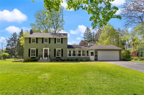 25 Lincolnshire Rd, Webster, NY 14580