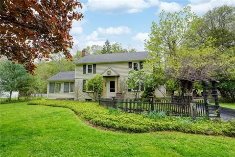 95 Brook Rd, Pittsford, NY 14534