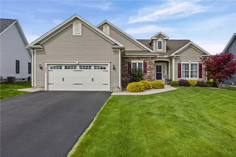 607 Pine Lks, Webster, NY 14580