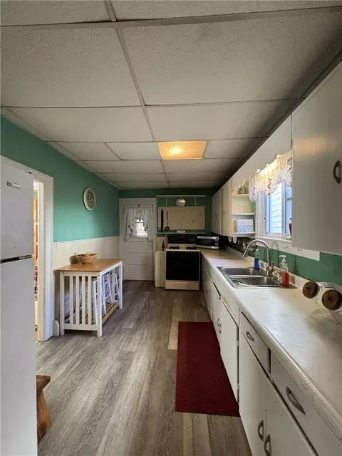 Kitchen - 5 King St, Eldred, PA 16731 photo 2 of 2