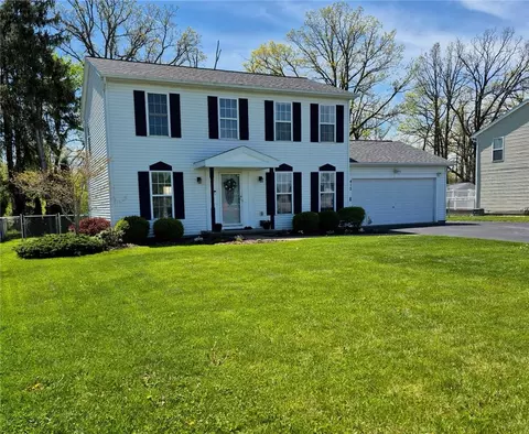 412 Burch Farm Dr, Brockport, NY 14420