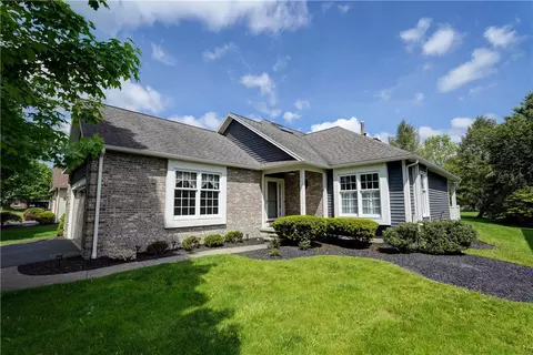 48 Hampshire Ln, Mendon, NY 14506